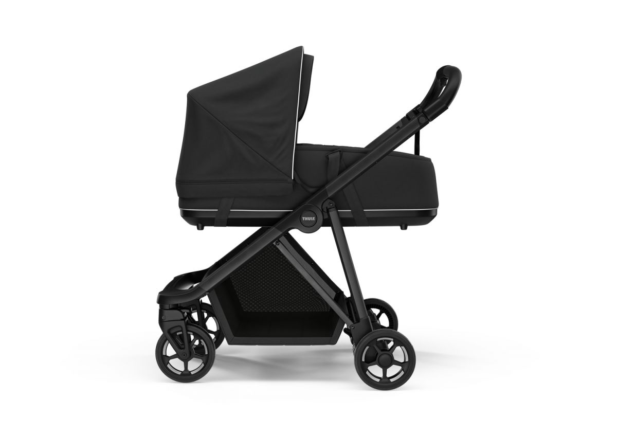 Náhled produktu - Kočárek Thule Shine Black on Black 2023 + korbička