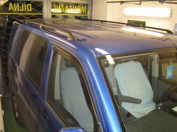 Náhled produktu - Podélníky Volkswagen Transporter T5 krátká verze (montáž z vnější strany střechy)