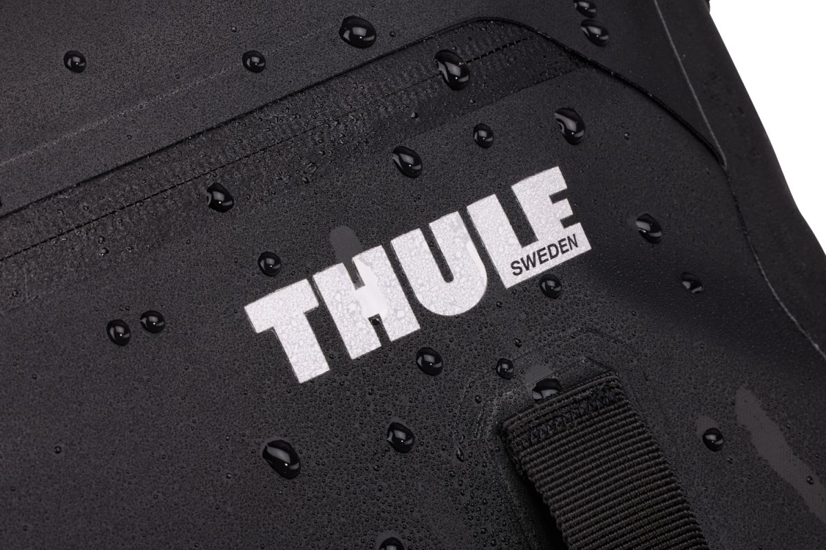 Náhled produktu - Thule Shield - postranní brašna pro dojíždění 22L Black