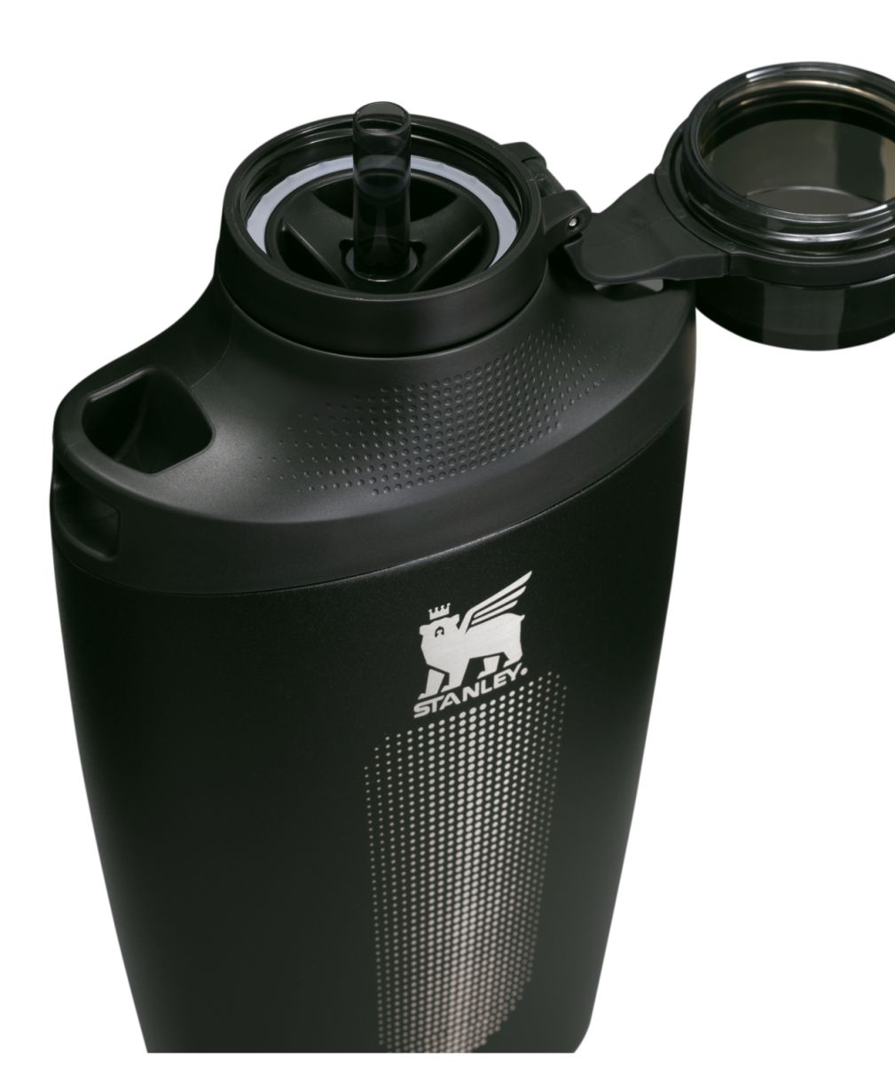 Náhled produktu - STANLEY Láhev/čutora na popruhu The Stanley Cross Bottle 680 ml/23oz Black