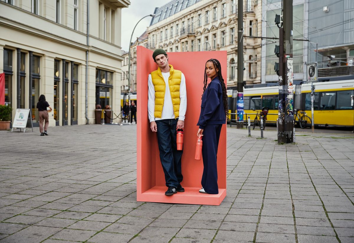 Náhled produktu - STANLEY Termoláhev s integrovanou slámkou The IceFlow™ Flip Straw 2.0 Tumbler 890 ml/30oz Hot Coral