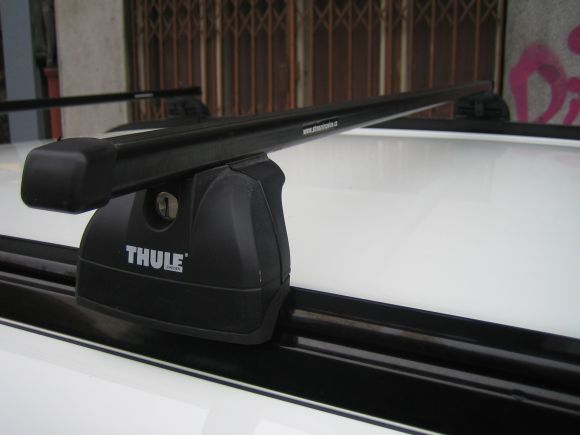 Náhled produktu - Thule příčník 753 černé tyče na zabudované podélníky